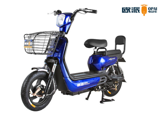 Bicicleta elétrica esperta colorida dos assentos dobro com o farol do diodo emissor de luz da cesta